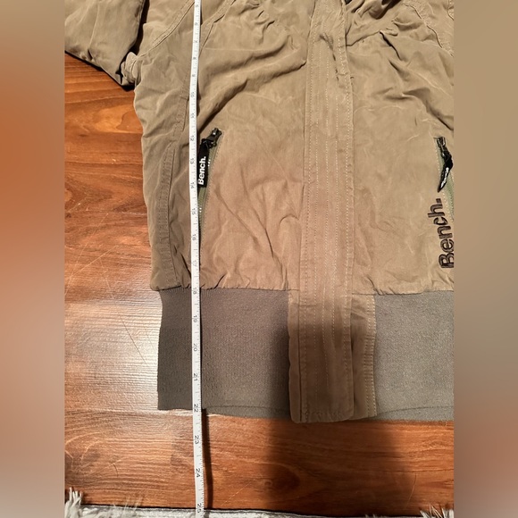 Green Bench Jacket. Size S - Picture 4 of 8